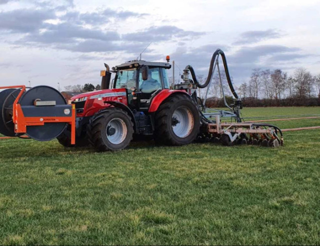 Bemesting en bekalking in 1 werkgang met Manumix